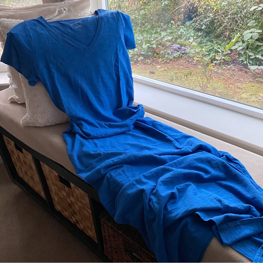 Woman’s Beautiful Blue V Neck Short Sleeve Long Tee Shirt Dress NWT